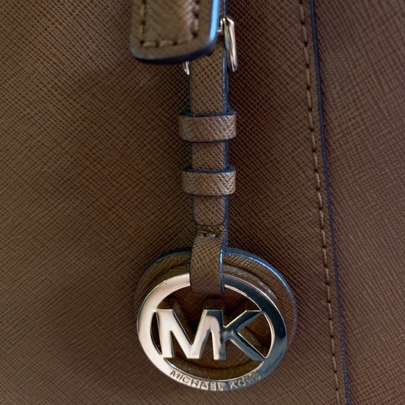 Michael Kors designer bag - Picture 2 of 6